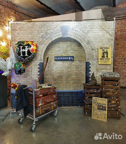 Фотозона Гарри Поттер - Платформа 9 3/4
