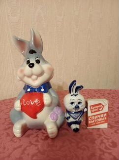 Декоративные изделия: зайчик - копилка, заяц гжель