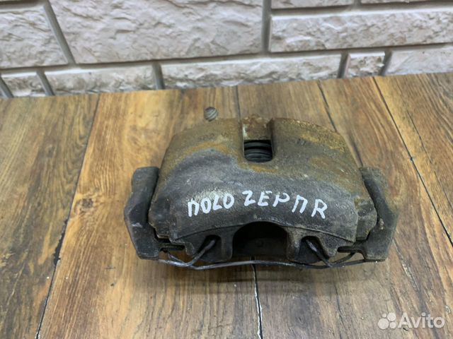 VW Polо Суппорт тормозной передний RH