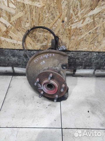 Кулак передний правый Mitsubishi Outlander 1