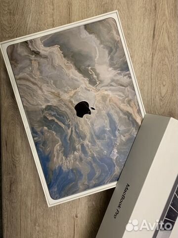 MacBook Pro 13-inch, 2017, Two Thunderbolt 3 ports