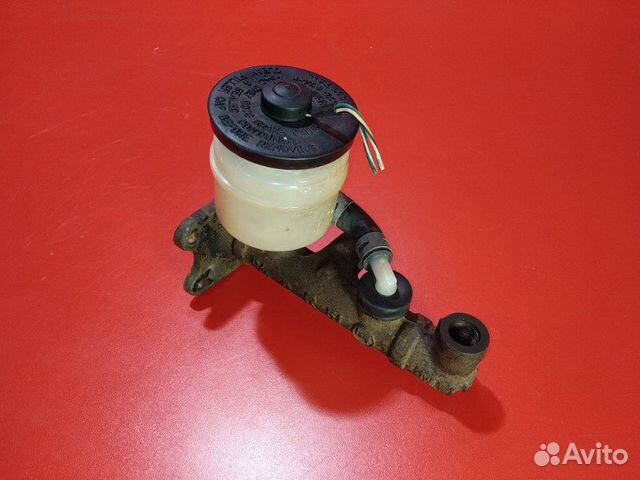 Главный тормозной цилиндр Toyota Hilux Surf LN61