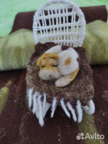 Брошь, спящий щенок