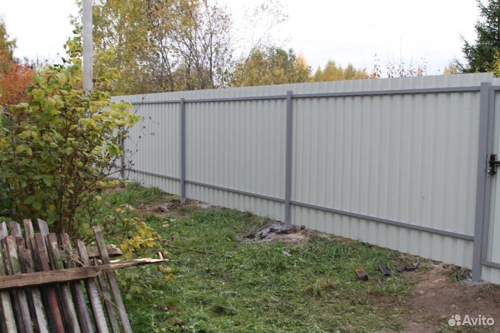 Забор из профнастила какой стороной сделать внутри