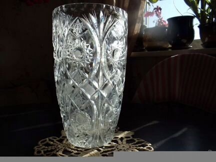 Продам большую хрустальную вазу Bohemia