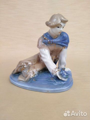 Фарфоровая статуэтка Иван Царевич с лягушкой Гжель