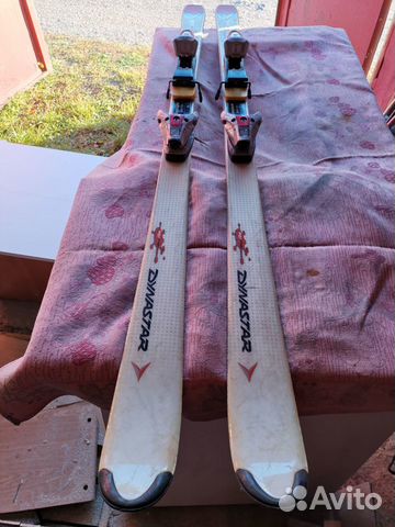 Горные лыжи с ботинками и креплением