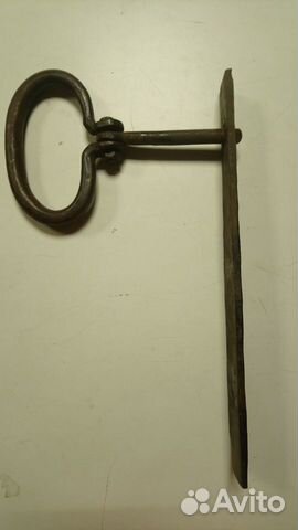 Старинный кованный затвор для ворот