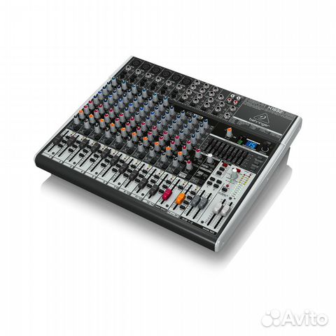 Микшер c FX 6 моно,4 стерео Behringer X1832USB