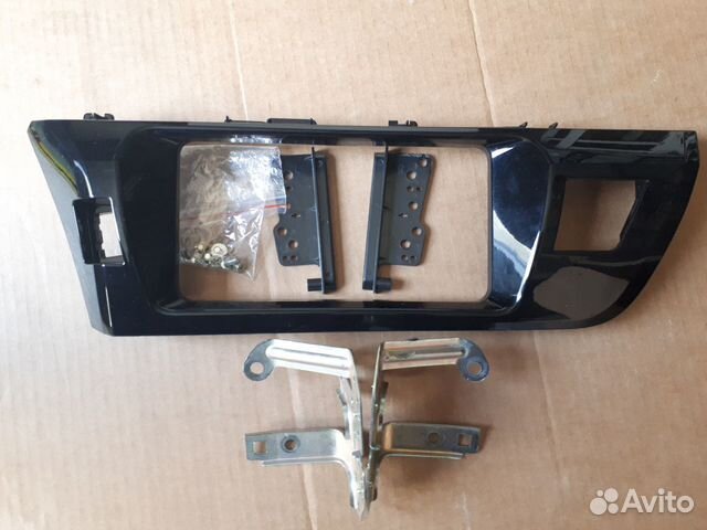 Оригинальная рамка магнитолы Тойота Королла 180