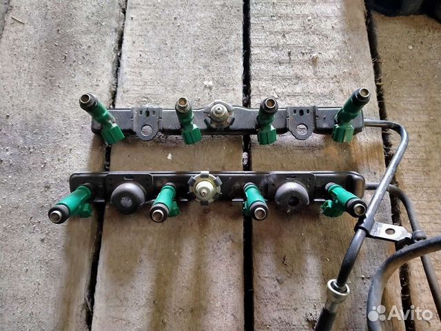 Продам топливную рампу с форсунками на Тойота двс