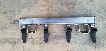 Топливная рампа Ford Focus 2 1.8