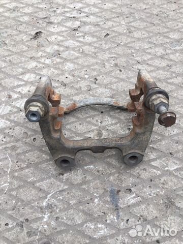 Скоба заднего суппорта VW Passat B6