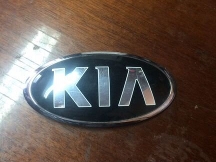 Эмблема крышка багажника kia rio 4