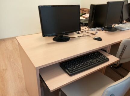 Стол компьютерный компактный