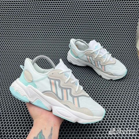 Кроссовки женские Adidas Ozweego