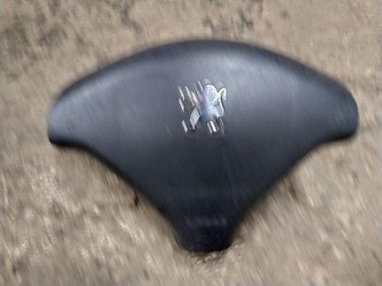 Подушка безопасности в руль на Peugeot 307