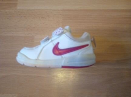 Кроссовки д/девочки р.21 б/у Nike