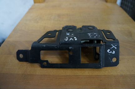 BMW X3 E83 замок крышки багажника