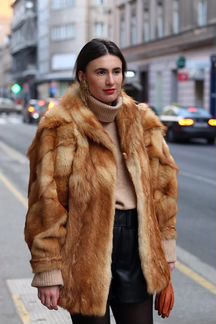 Новый полушубок из красного Волка большого размера