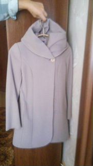 Продам пальто с капюшоном и поясом размер 42