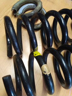 Пружины Nissan Navara 2005-н.в. 2шт, б/у