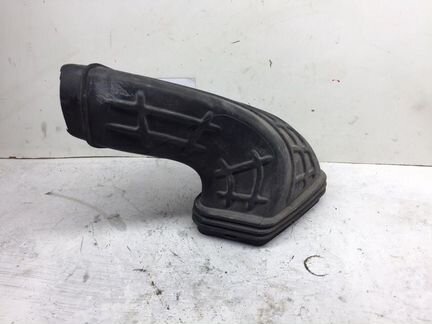 Воздухозаборник Audi A4 2.0 tfsi