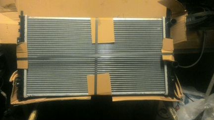 Радиатор двигателя Додж Стратус 01 г