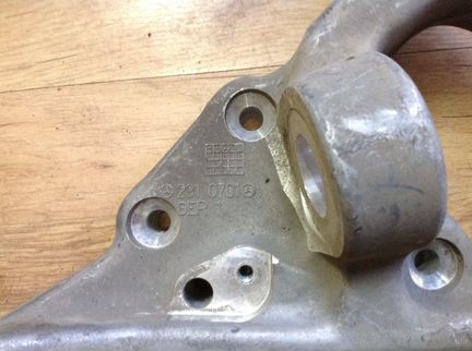 Кулак поворотный Mercedes W231 левый