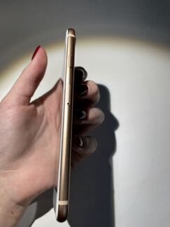 Продам телефон iPhone 8