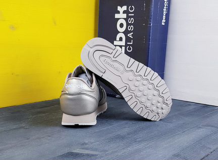 Reebok кроссовки новые женские