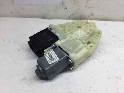 Мотор стеклоподъемника задний правый Volkswagen