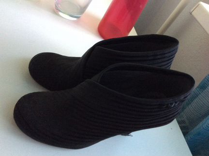 Черные ботильоны классические