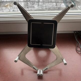 Подставка под iPad с чехлом