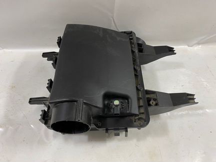 Корпус воздушного фильтра Volkswagen Crafter