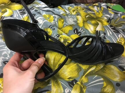 Чёрные босоножки 38 размера