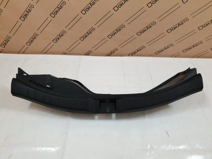 Накладка замка багажника задняя Toyota Rav4 40