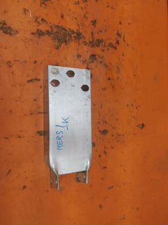 Кронштейн усилителя бампера переднего левый