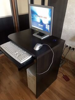 Компьютер и компьютерный стол