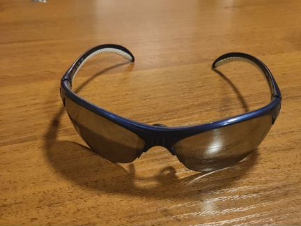 Очки солнцезащитные