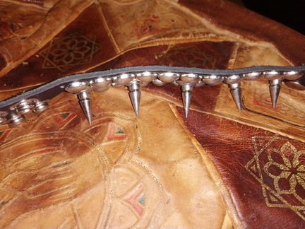 Браслет кожа. С шипами. Новый коженный браслет