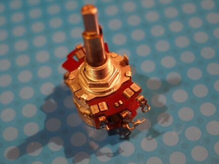 Потенциометр от ресивера Fisher 400