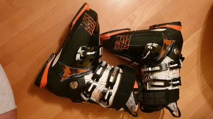 Горнолыжные ботинки Atomic Waymaker Carbon 130