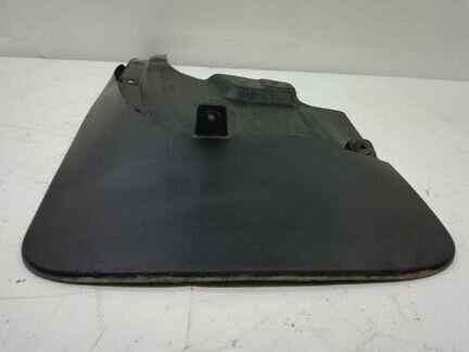 Брызговик задний левый Toyota Land Cruiser 200