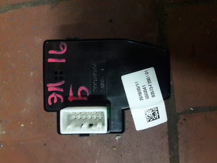 Блок регулировки зеркал Hyundai Elantra AD 6