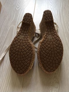 Продам новые босоножки