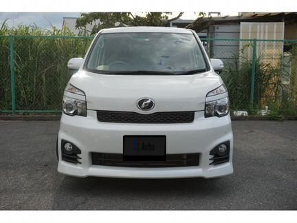 Toyota Voxy 2.0 CVT, 2010, 125 000 км