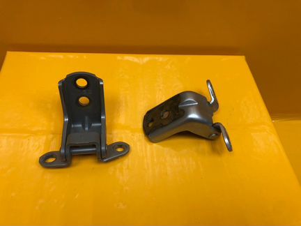 Петли двери передние Nissan Patrol Y62 2010-2020