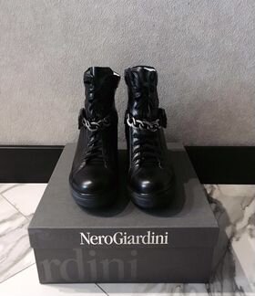 Сникерсы Nero Giardini