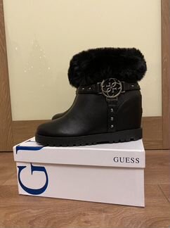 Полусапоги зимние с заклёпками Guess новые